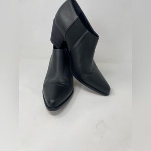 Women’s leather Vince booties size 9, 39 EU